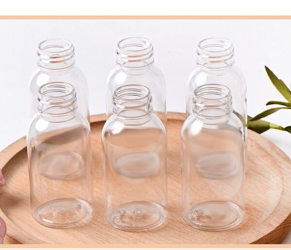 Short and chubby transparent shampoo bottle and lotion bottle with a left-right switch pump They are cosmetic plastic bottles made of PET